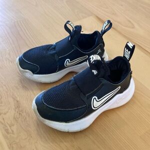Nike kids Flex Runner 3 in excellent condition